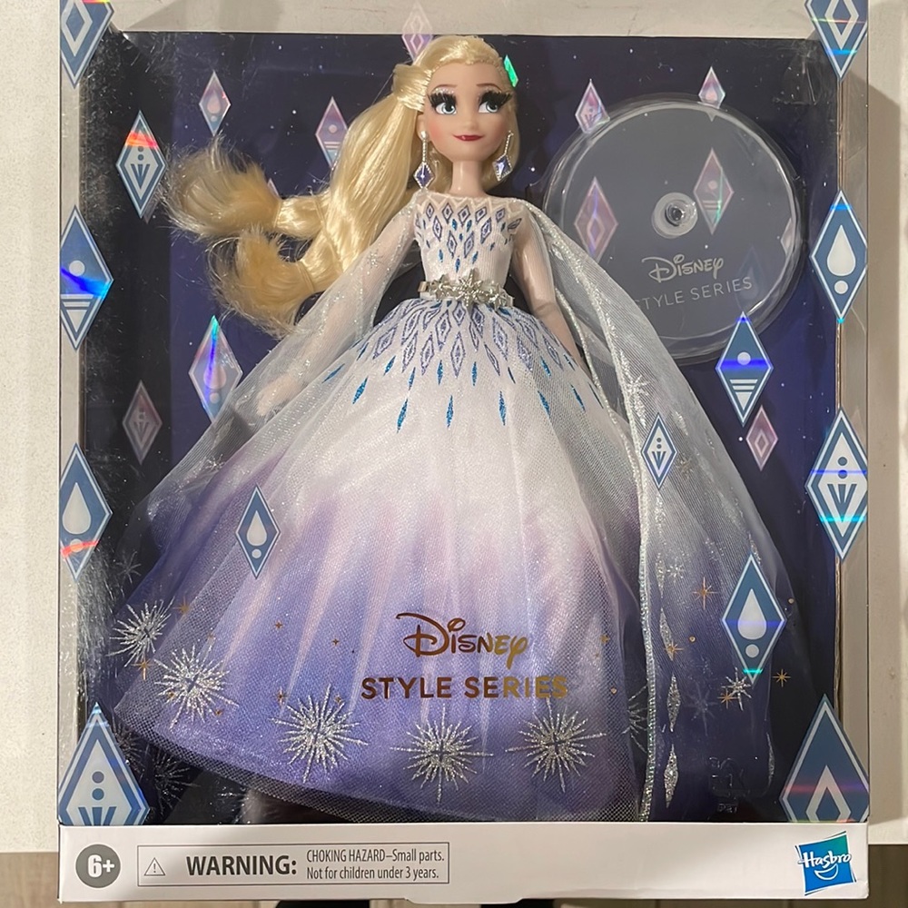 Disney Princess style series Holiday Elsa doll 2021